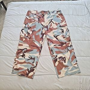 Women’s XPlusWear Plus Size Camo Camouflage Cargo Pants Sz 3XL NWT Lightweight